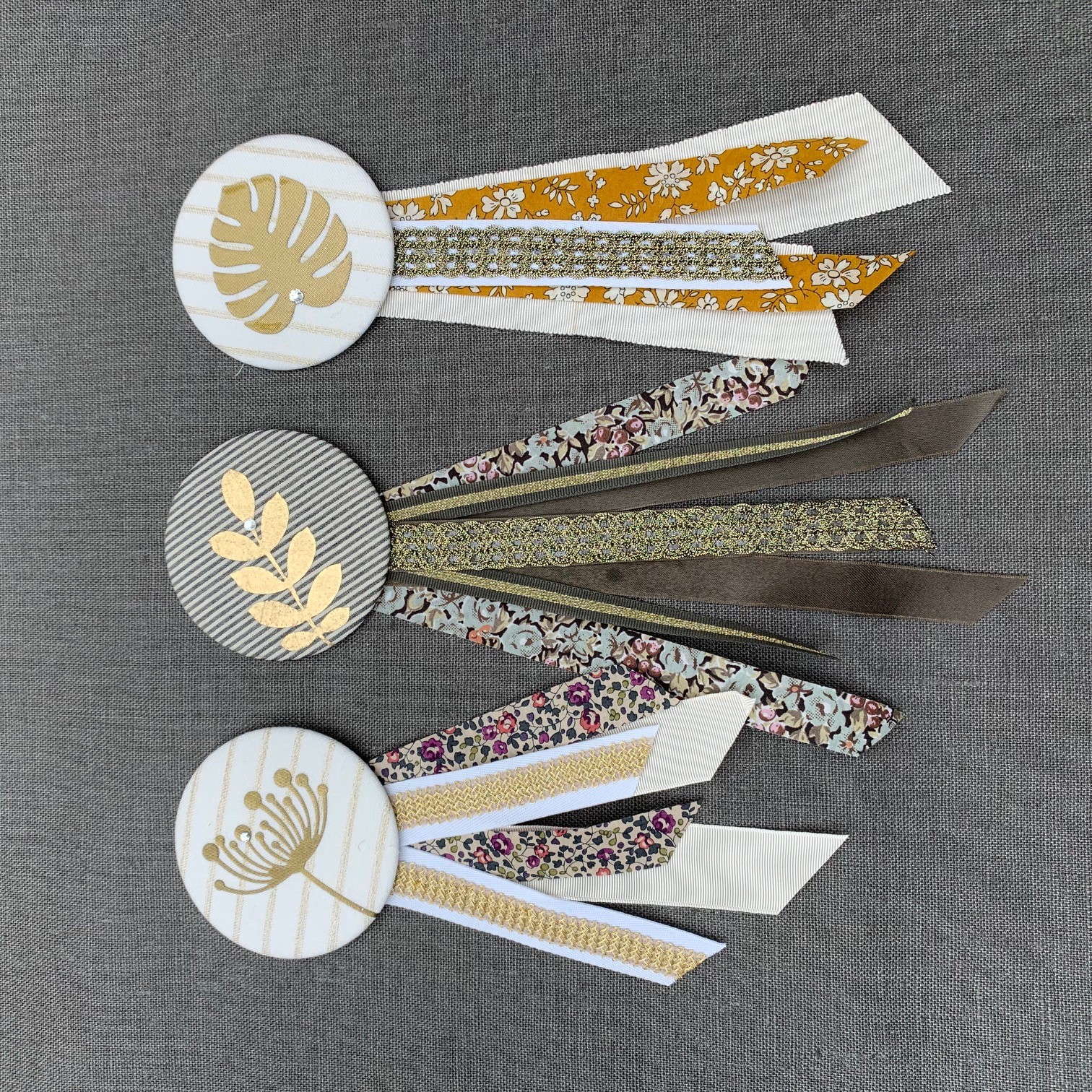 Rubans imprimés fleurs avec pastilles à motif feuilles dorées Sochaps